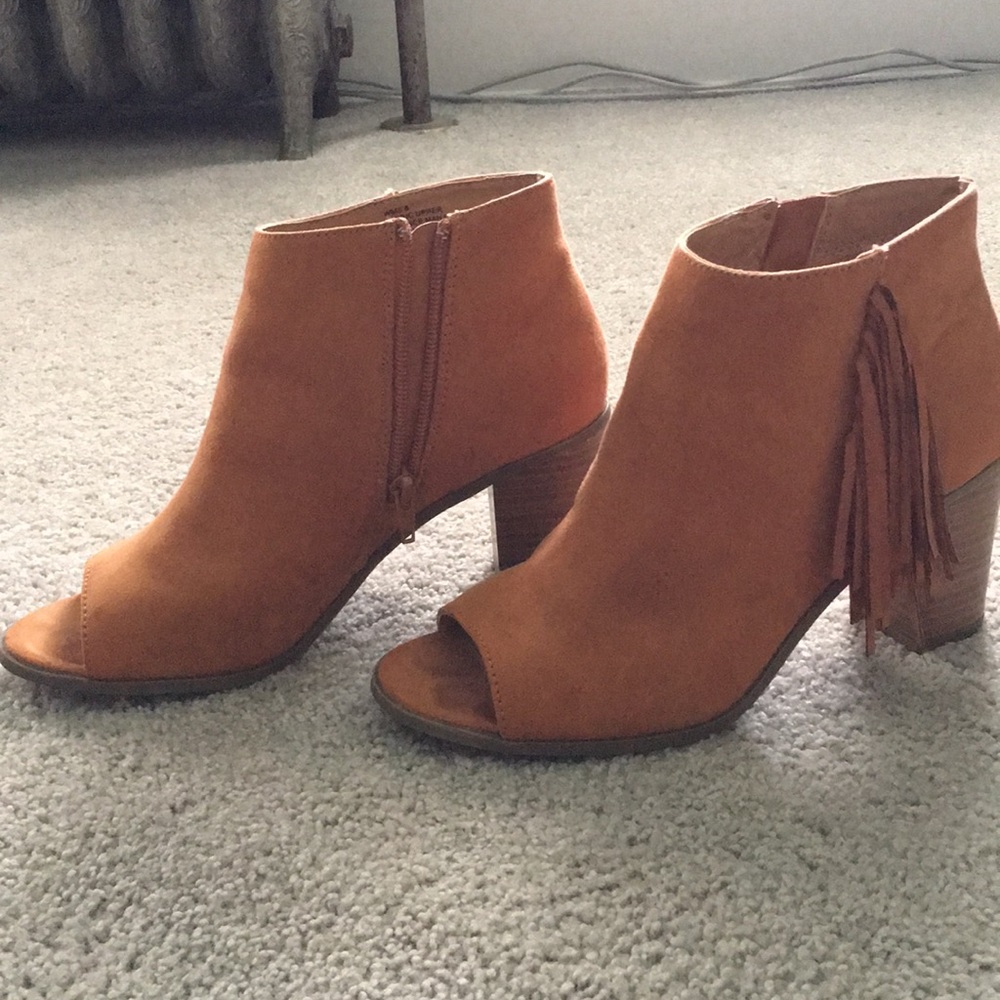 Tan tassel brown booties